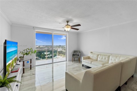 Copropriété à vendre à Hallandale Beach, Floride: 2 chambres, 107.02 m2 № 2090414 - photo 16