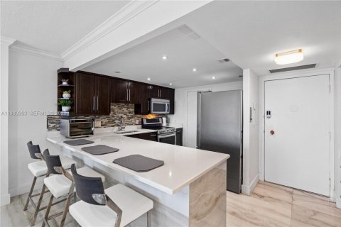 Copropriété à vendre à Hallandale Beach, Floride: 2 chambres, 107.02 m2 № 2090414 - photo 6
