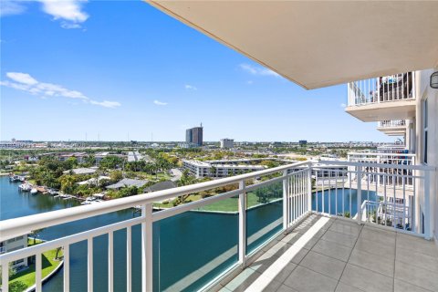 Copropriété à vendre à Hallandale Beach, Floride: 2 chambres, 107.02 m2 № 2090414 - photo 3