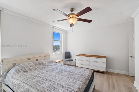 Copropriété à vendre à Hallandale Beach, Floride: 2 chambres, 107.02 m2 № 2090414 - photo 24