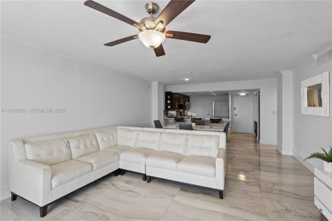 Copropriété à vendre à Hallandale Beach, Floride: 2 chambres, 107.02 m2 № 2090414 - photo 17