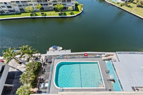 Copropriété à vendre à Hallandale Beach, Floride: 2 chambres, 107.02 m2 № 2090414 - photo 30