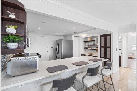 Copropriété à vendre à Hallandale Beach, Floride: 2 chambres, 107.02 m2 № 2090414 - photo 8