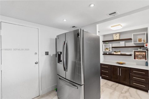 Copropriété à vendre à Hallandale Beach, Floride: 2 chambres, 107.02 m2 № 2090414 - photo 11