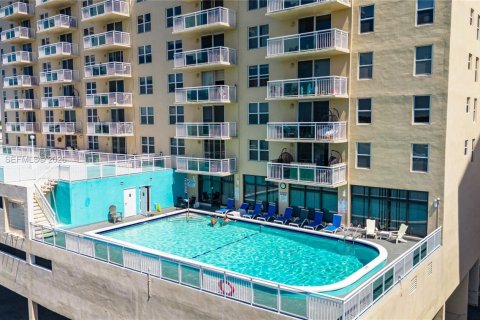 Copropriété à vendre à Hallandale Beach, Floride: 2 chambres, 107.02 m2 № 2090414 - photo 29