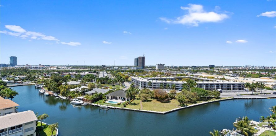 Condo à Hallandale Beach, Floride, 2 chambres  № 2090414