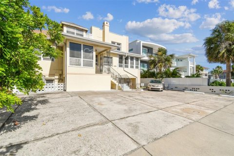House in Indian Rocks Beach, Florida 8 bedrooms, 762.91 sq.m. № 1792361 - photo 4