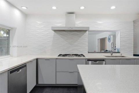 Casa en venta en North Miami, Florida, 5 dormitorios, 345.13 m2 № 2011598 - foto 24