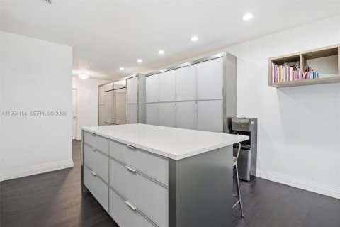 Casa en venta en North Miami, Florida, 5 dormitorios, 345.13 m2 № 2011598 - foto 23