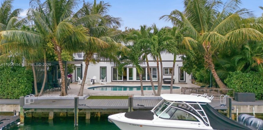 Casa en North Miami, Florida 5 dormitorios, 345.13 m2 № 2011598