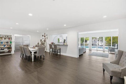 Casa en venta en North Miami, Florida, 5 dormitorios, 345.13 m2 № 2011598 - foto 14
