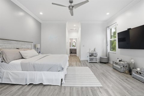 Casa en venta en North Miami, Florida, 5 dormitorios, 345.13 m2 № 2011598 - foto 30