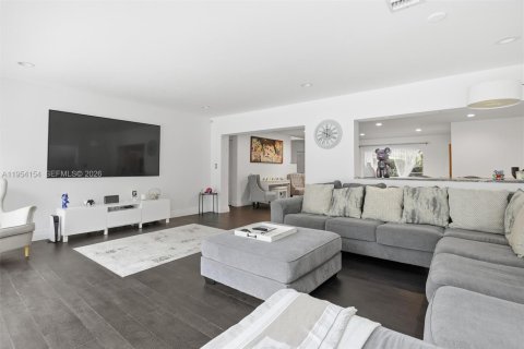 Casa en venta en North Miami, Florida, 5 dormitorios, 345.13 m2 № 2011598 - foto 28