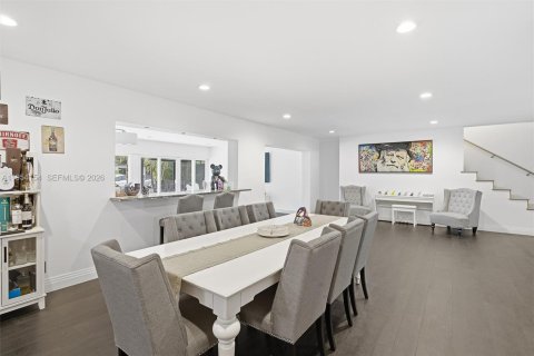 Casa en venta en North Miami, Florida, 5 dormitorios, 345.13 m2 № 2011598 - foto 15