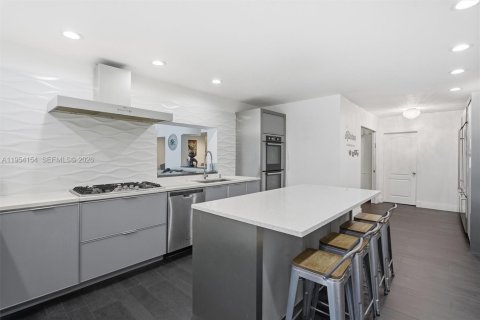 Casa en venta en North Miami, Florida, 5 dormitorios, 345.13 m2 № 2011598 - foto 22