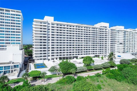 Copropriété à vendre à Miami Beach, Floride: 1 chambre, 78.41 m2 № 2430047 - photo 2