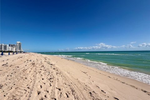 Copropriété à vendre à Miami Beach, Floride: 1 chambre, 78.41 m2 № 2430047 - photo 28