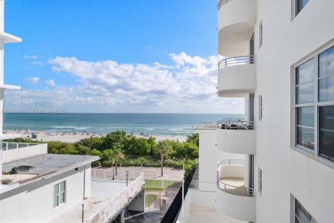 Copropriété à vendre à Miami Beach, Floride: 1 chambre, 78.41 m2 № 2430047 - photo 4