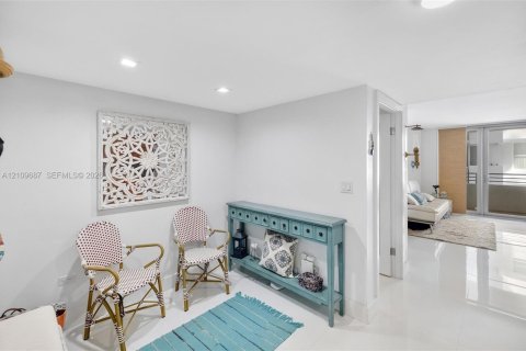 Copropriété à vendre à Miami Beach, Floride: 1 chambre, 78.41 m2 № 2430047 - photo 8