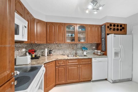 Copropriété à vendre à Miami Beach, Floride: 1 chambre, 78.41 m2 № 2430047 - photo 10