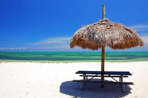 Condo in Miami Beach, Florida, 1 bedroom  № 1704329 - photo 2