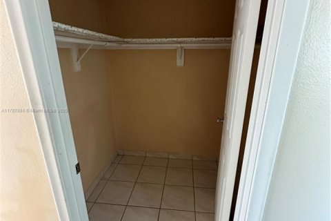 Condo in Miami Beach, Florida, 1 bedroom  № 1704329 - photo 13