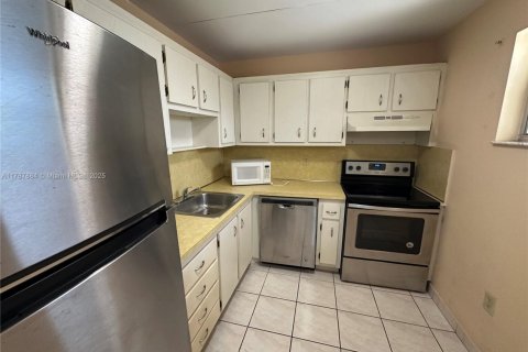 Condo in Miami Beach, Florida, 1 bedroom  № 1704329 - photo 4