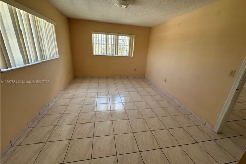 Condo in Miami Beach, Florida, 1 bedroom  № 1704329 - photo 15