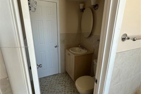 Condo in Miami Beach, Florida, 1 bedroom  № 1704329 - photo 11