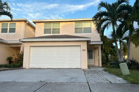 Adosado en venta en Deerfield Beach, Florida, 3 dormitorios, 168.15 m2 № 1934391 - foto 1