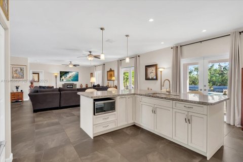 Casa en venta en Homestead, Florida, 4 dormitorios, 221.39 m2 № 2002536 - foto 13