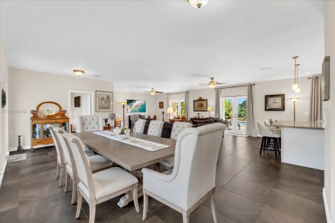 Casa en venta en Homestead, Florida, 4 dormitorios, 221.39 m2 № 2002536 - foto 10