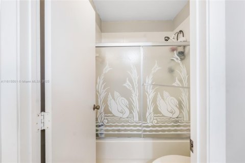 Villa ou maison à vendre à Pembroke Pines, Floride: 4 chambres, 207.92 m2 № 1937364 - photo 21