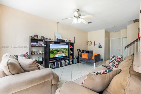 Villa ou maison à vendre à Pembroke Pines, Floride: 4 chambres, 207.92 m2 № 1937364 - photo 14