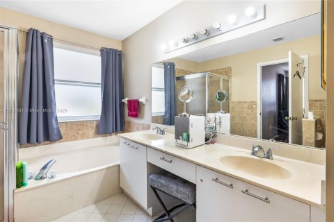 Villa ou maison à vendre à Pembroke Pines, Floride: 4 chambres, 207.92 m2 № 1937364 - photo 25