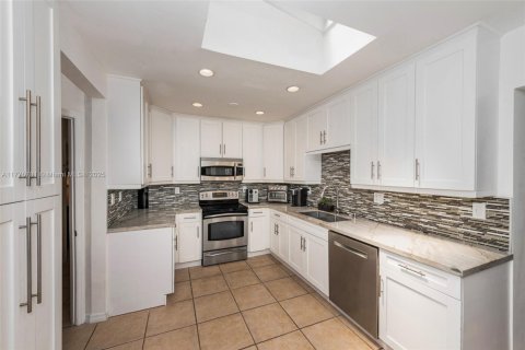 Villa ou maison à vendre à Key Biscayne, Floride: 5 chambres, 306.3 m2 № 2059856 - photo 7