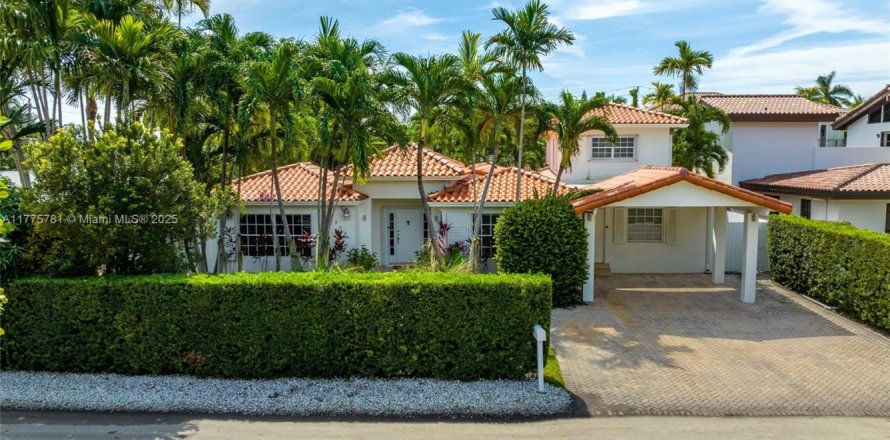 Villa ou maison à Key Biscayne, Floride 5 chambres, 306.3 m2 № 2059856