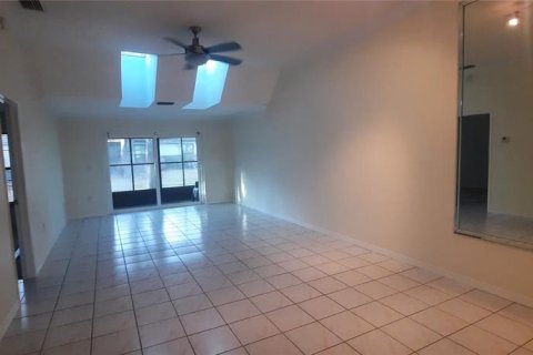 House in Palm Harbor, Florida 2 bedrooms, 111.2 sq.m. № 1549965 - photo 3