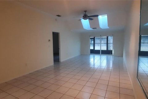 House in Palm Harbor, Florida 2 bedrooms, 111.2 sq.m. № 1549965 - photo 2