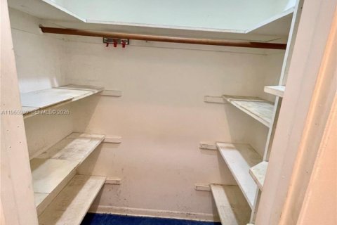 Condominio en venta en Fort Lauderdale, Florida, 1 dormitorio, 55.74 m2 № 2090394 - foto 12