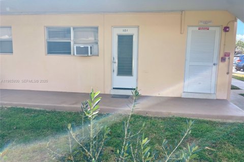 Condominio en venta en Fort Lauderdale, Florida, 1 dormitorio, 55.74 m2 № 2090394 - foto 17