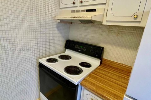 Condominio en venta en Fort Lauderdale, Florida, 1 dormitorio, 55.74 m2 № 2090394 - foto 11