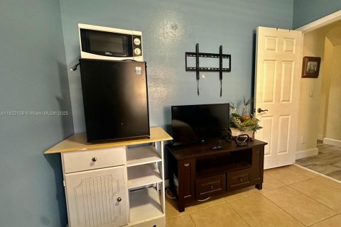 Villa ou maison à louer à Miramar, Floride: 1 chambre № 1977316 - photo 1