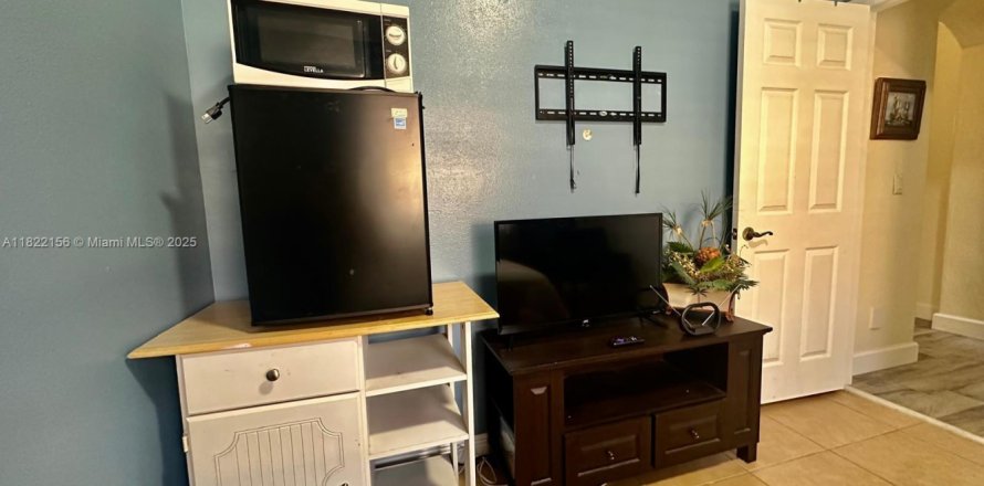 Villa ou maison à Miramar, Floride 1 chambre № 1977316