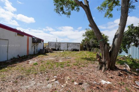 Commercial property in Oakland Park, Florida № 1689487 - photo 3
