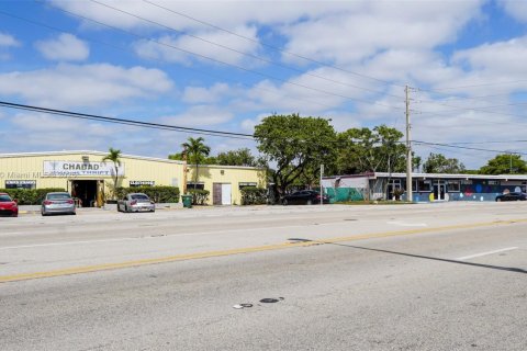Commercial property in Oakland Park, Florida № 1689487 - photo 8