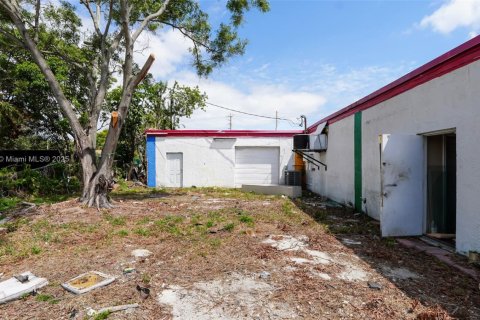 Commercial property in Oakland Park, Florida № 1689487 - photo 4