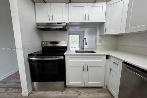 Apartment in Lauderhill, Florida 1 bedroom, 68.28 sq.m. № 2063667 - photo 2