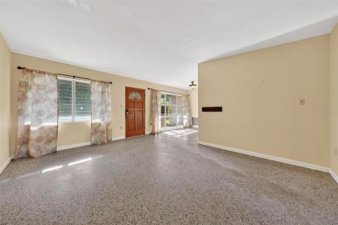 Casa en venta en Eustis, Florida, 4 dormitorios, 278.52 m2 № 2214008 - foto 3