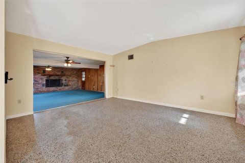 Casa en venta en Eustis, Florida, 4 dormitorios, 278.52 m2 № 2214008 - foto 4